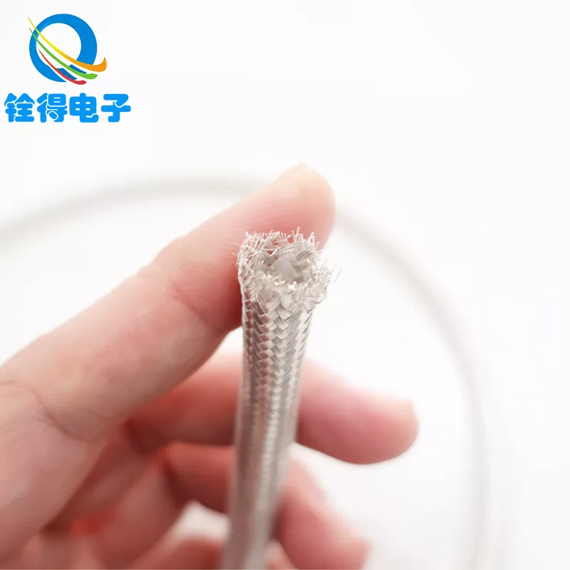 ما هي مزايا استخدام أنابيب شبكية مضفرة من النحاس النقي المطلي بالفضة